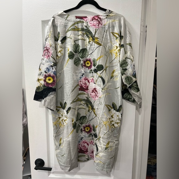 Cover-Up Dress with pockets - Picture 2 of 4